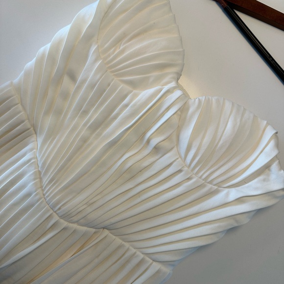 House of CB Amorata Dress Ivory - Picture 3 of 5